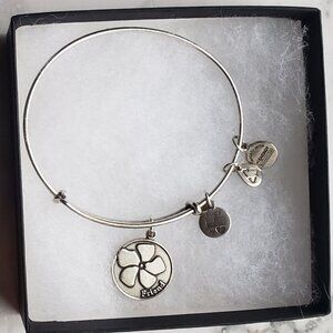 Alex and Ani Friend Silver Tone Bangle Bracelet Floral Flower Five Leaf Clover